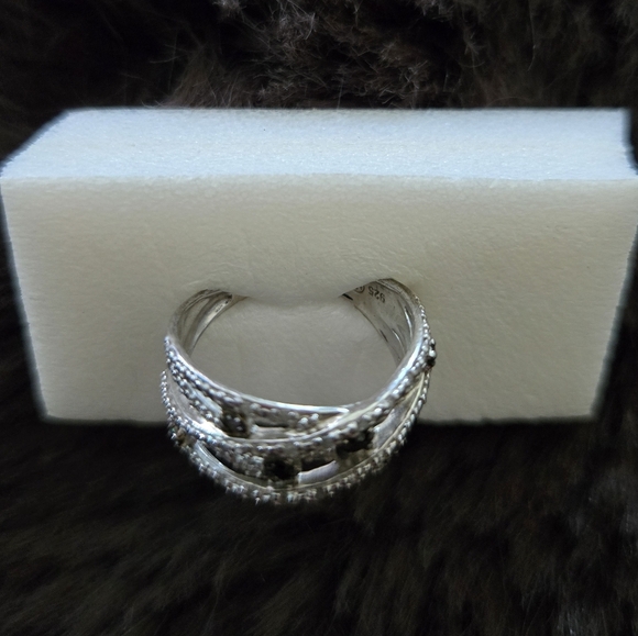 925 Silver and Black Women's Ring - Picture 4 of 5